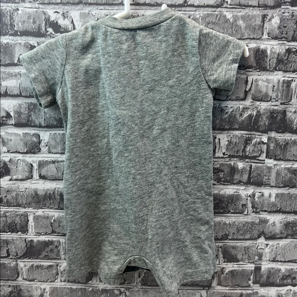 Baby boys‎ Nike Gray Baby Romper with Star Print